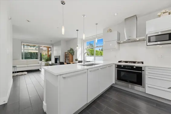 204 2388 Marine Drive, West Vancouver For Sale - image 9