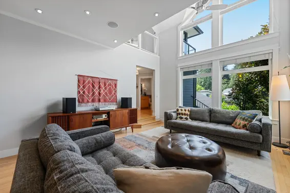 1690 Cascade Court, North Vancouver For Sale - image 7
