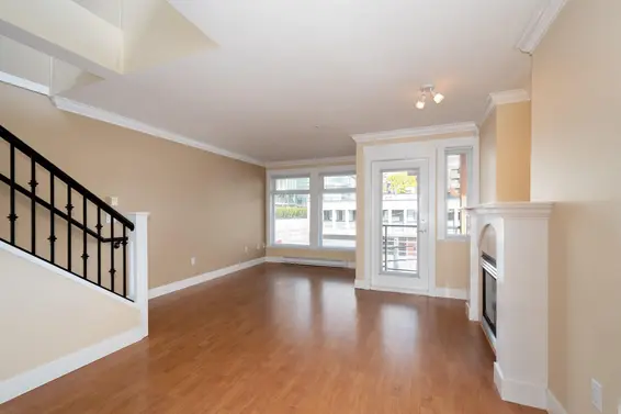 304 152 East 12th Street, North Vancouver For Sale - image 2