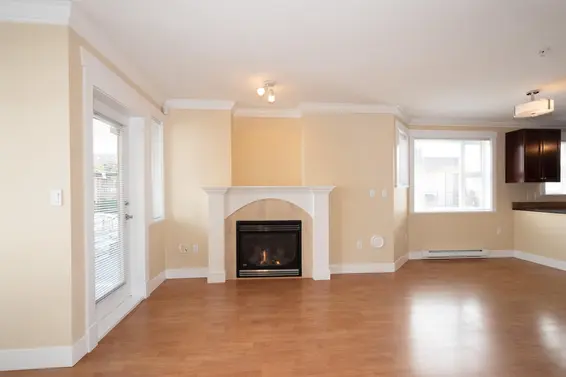 304 152 East 12th Street, North Vancouver For Sale - image 4