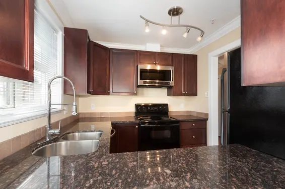 304 152 East 12th Street, North Vancouver For Sale - image 8