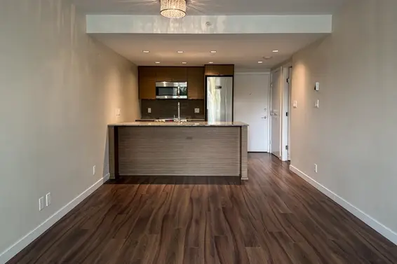 321 135 East 17th Street, North Vancouver For Sale - image 3