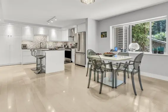 4035 Sunset Boulevard, North Vancouver
