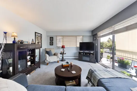 205 330 West 2nd Street, North Vancouver For Sale - image 2