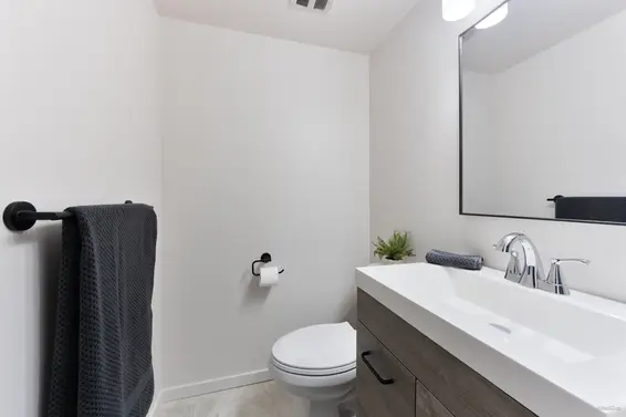 205 330 West 2nd Street, North Vancouver For Sale - image 21