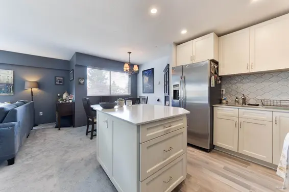 205 330 West 2nd Street, North Vancouver For Sale - image 5
