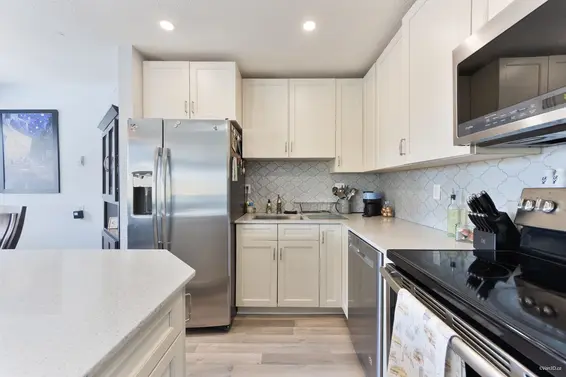 205 330 West 2nd Street, North Vancouver For Sale - image 7
