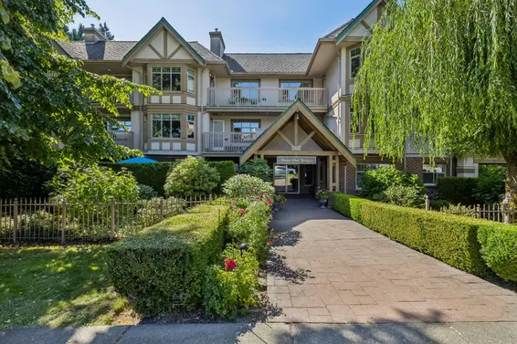 304 2059 Chesterfield Avenue, North Vancouver