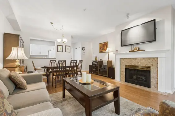 304 2059 Chesterfield Avenue, North Vancouver For Sale - image 3