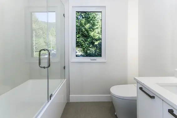 4002 Bayridge Avenue, West Vancouver For Sale - image 11