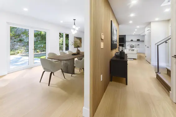 4002 Bayridge Avenue, West Vancouver For Sale - image 3