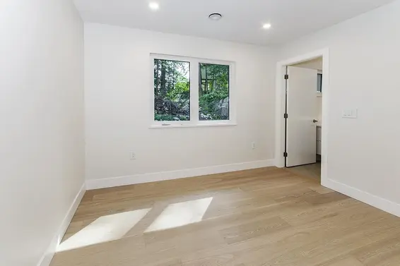 4002 Bayridge Avenue, West Vancouver For Sale - image 31