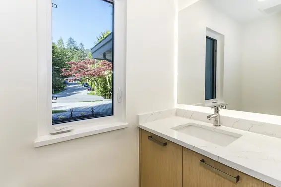 4002 Bayridge Avenue, West Vancouver For Sale - image 33
