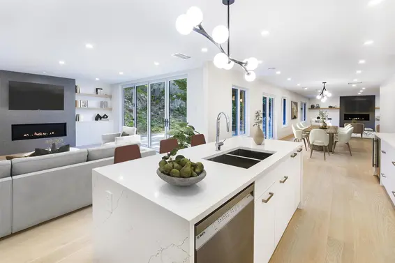 4002 Bayridge Avenue, West Vancouver For Sale - image 4