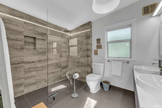 4323 Valencia Avenue, North Vancouver For Sale - image 11