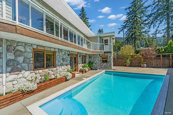 4323 Valencia Avenue, North Vancouver For Sale - image 2