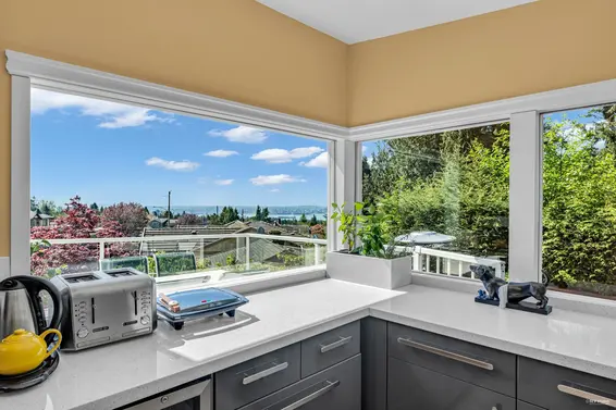 4323 Valencia Avenue, North Vancouver For Sale - image 8