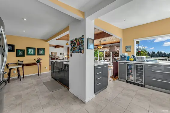 4323 Valencia Avenue, North Vancouver For Sale - image 9