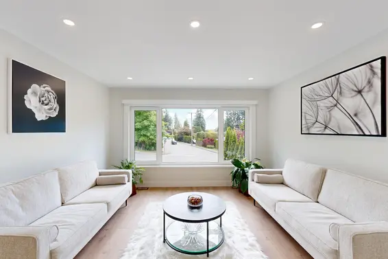 916 Montroyal Boulevard, North Vancouver For Sale - image 12