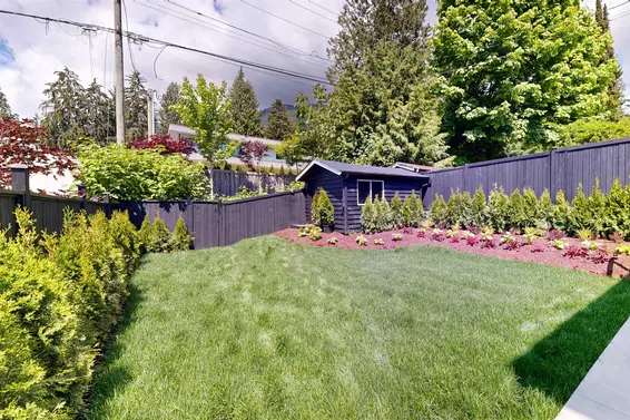 916 Montroyal Boulevard, North Vancouver For Sale - image 32