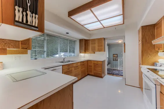 4856 Headland Drive, West Vancouver For Sale - image 11