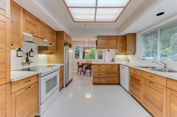 4856 Headland Drive, West Vancouver For Sale - image 9