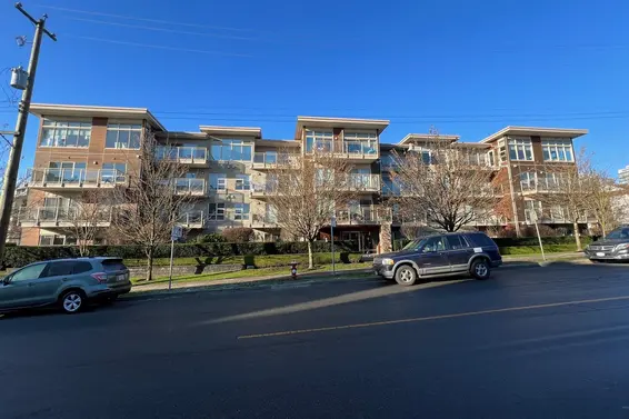 215 1033 St. Georges Avenue, North Vancouver