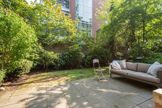 116 119 West 22nd Street, North Vancouver For Sale - image 2