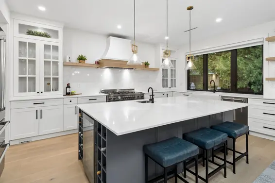 1260 Plateau Drive, North Vancouver For Sale - image 2