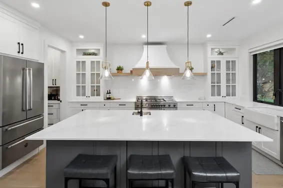 1260 Plateau Drive, North Vancouver For Sale - image 3