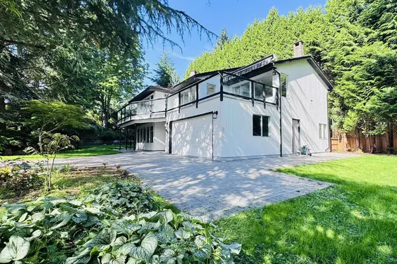8515 Ansell Place, West Vancouver For Sale - image 36