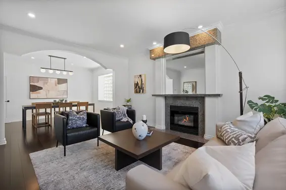 917 Wavertree Road, North Vancouver For Sale - image 2