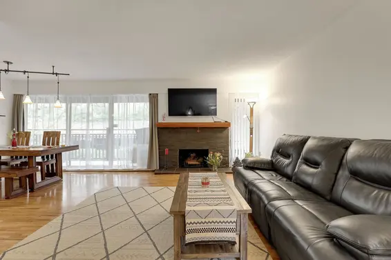 302 555 West 28th Street, North Vancouver