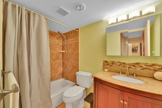 302 555 West 28th Street, North Vancouver For Sale - image 19