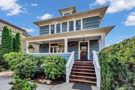 255 West 6th Street, North Vancouver For Sale - image 2