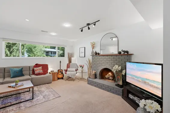 3693 Regent Avenue, North Vancouver For Sale - image 28