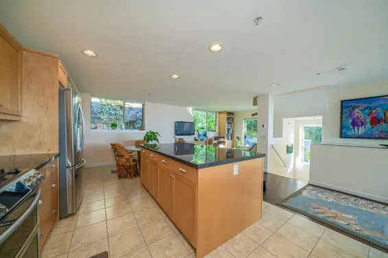 8664 Seascape Drive, West Vancouver For Sale - image 14