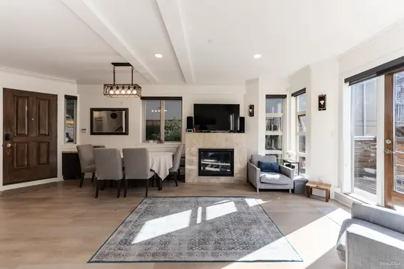 9 215 East 4th Street, North Vancouver For Sale - image 37