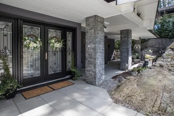 1812 Cardinal Crescent, North Vancouver For Sale - image 36
