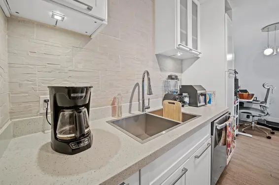 210 141 West 13th Street, North Vancouver For Sale - image 10