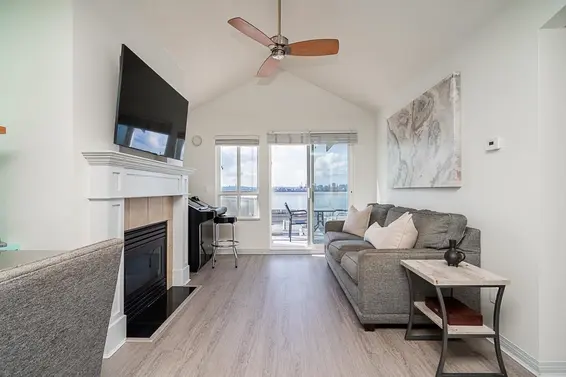 409 365 East 1st Street, North Vancouver