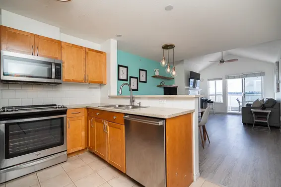 409 365 East 1st Street, North Vancouver For Sale - image 8