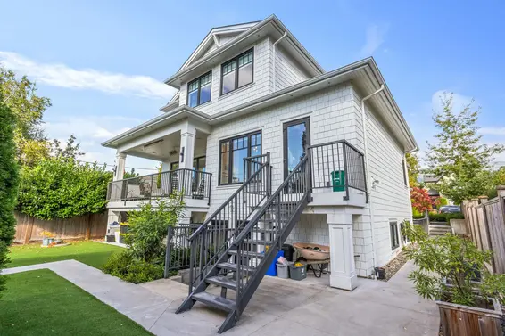 345 East 20th Street, North Vancouver For Sale - image 3