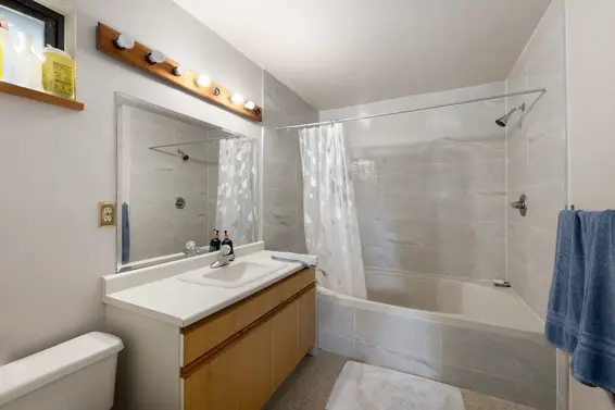 1090 Handsworth Road, North Vancouver For Sale - image 17