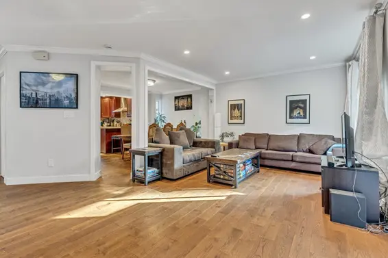 5853 Grousewoods Crescent, North Vancouver For Sale - image 4