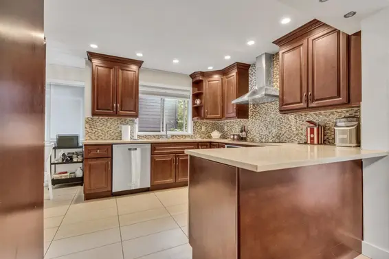 5853 Grousewoods Crescent, North Vancouver For Sale - image 7