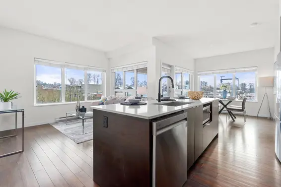 405 1673 Lloyd Avenue, North Vancouver