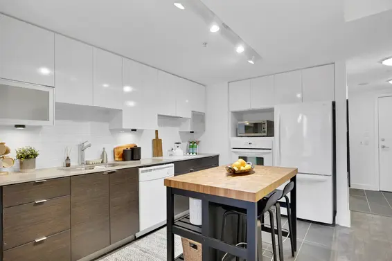 203 175 West 2nd Street, North Vancouver For Sale - image 6