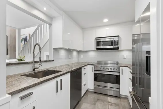 303 1702 Chesterfield Avenue, North Vancouver For Sale - image 13