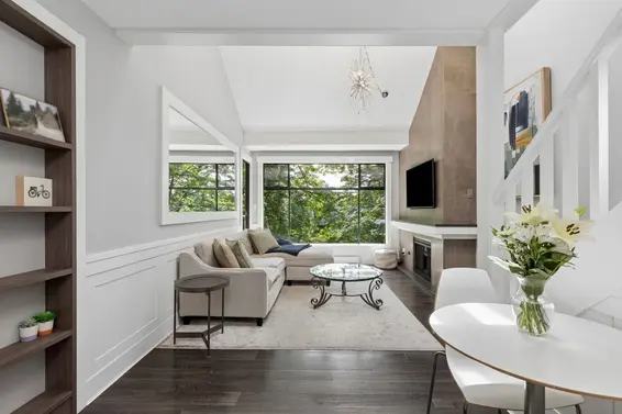 303 1702 Chesterfield Avenue, North Vancouver For Sale - image 3